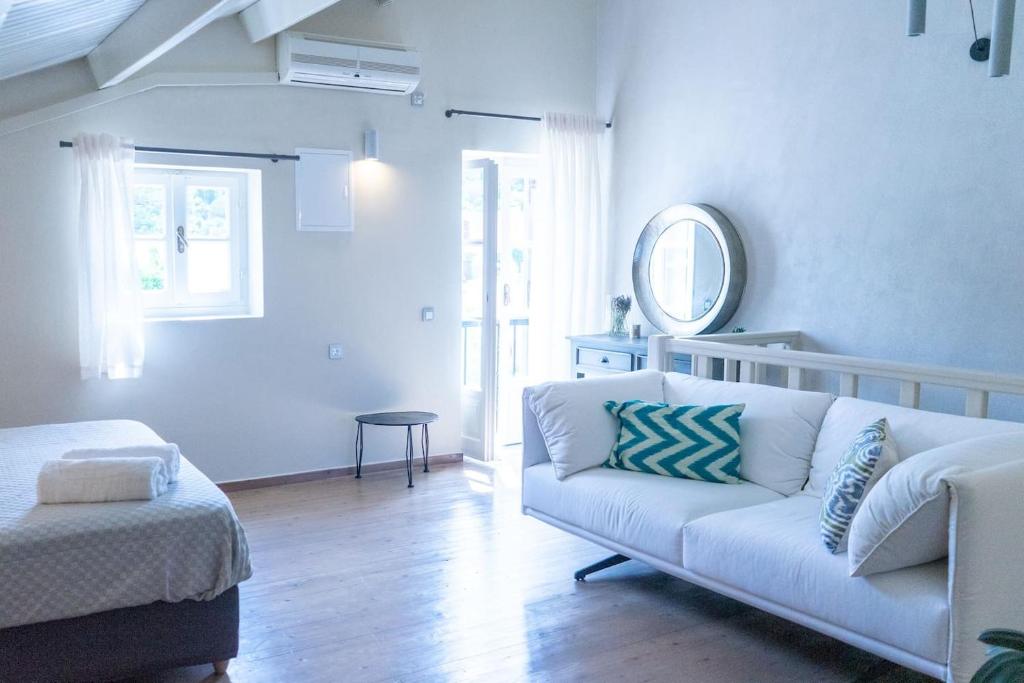 Anna Maria's, cozy studio in the heart of Fiscardo room 4