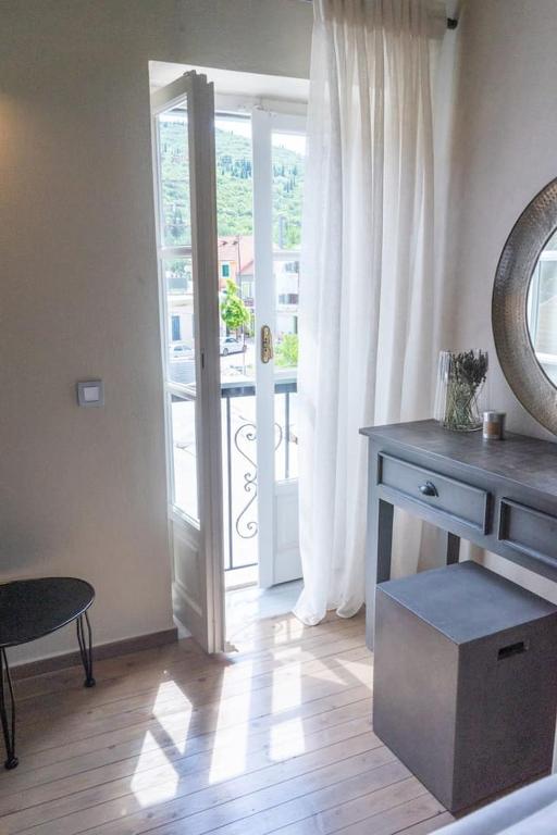 Anna Maria's, cozy studio in the heart of Fiscardo room 5